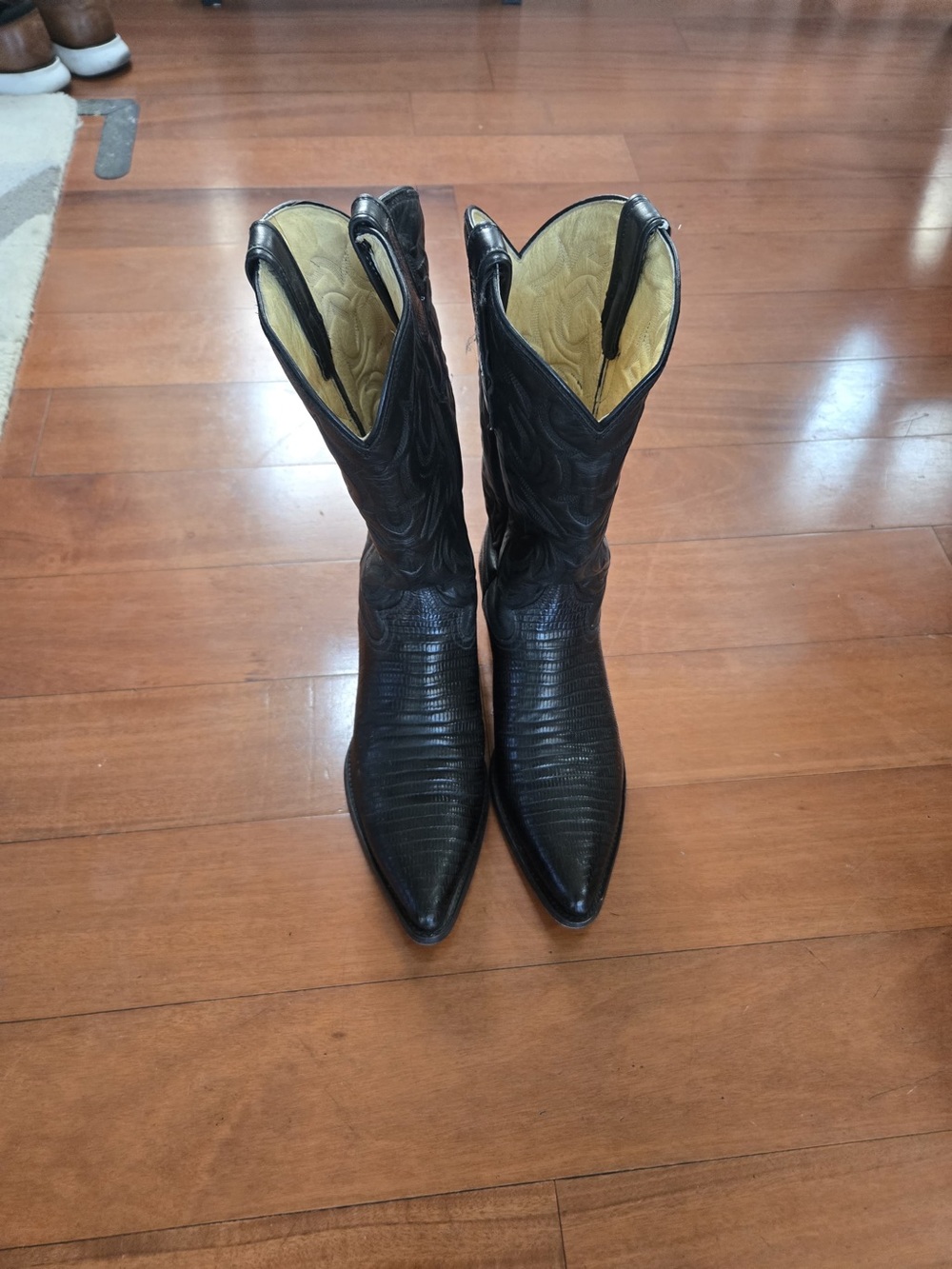 Men's Black Western Embossed Leather Cowboy Boots - Picture 2 of 4